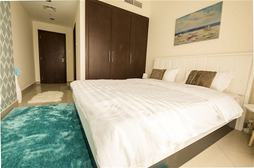 Photo 9 - Deluxe Apartment with Lake View
