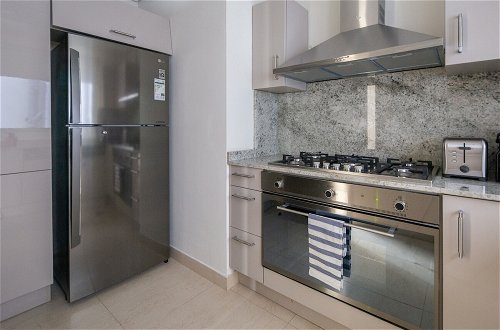 Photo 10 - Luxuriously Elegant 2BR Apartment in Downtown Dubai