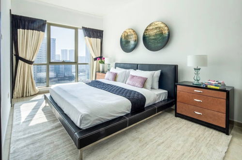 Photo 3 - Striking 1BR in Dubai Marina - Minutes From Beach