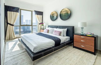 Photo 3 - Striking 1BR in Dubai Marina - Minutes From Beach