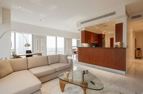 Photo 6 - Fantastay Central Park Towers DIFC