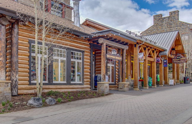 Village Square - Photo 26