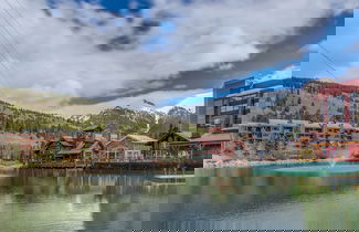 Foto 1 - Village Square