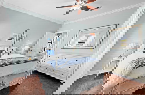 Foto 7 - Sundaze 4 Bedroom Home by RedAwning