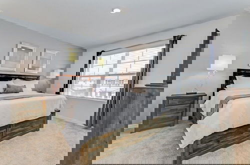 Foto 6 - Amazing 7 Bedroom Solterra New Resort Home 7 Villa by RedAwning
