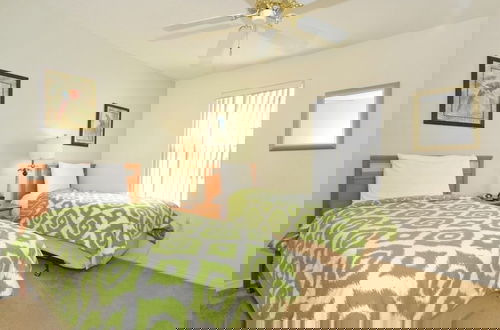 Foto 6 - Secret Garden Villa 4 Bedroom Home by RedAwning