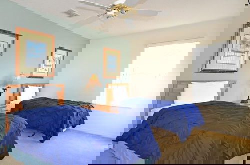 Foto 8 - Secret Garden Villa 4 Bedroom Home by RedAwning