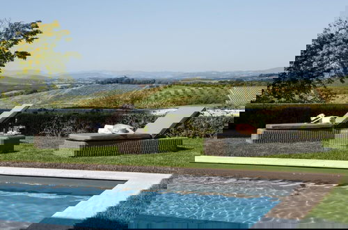 Foto 16 - Large Beautiful Villa in Tuscan Hills of Chianti Stunning Gardens and Large Pool