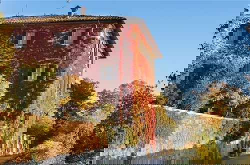 Foto 17 - Large Beautiful Villa in Tuscan Hills of Chianti Stunning Gardens and Large Pool