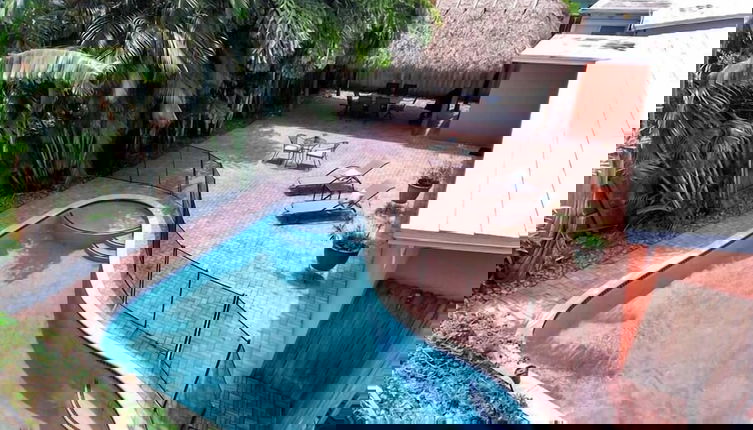 Foto 1 - Hidden Gem Vacation Villa w Private Pool Tikihut