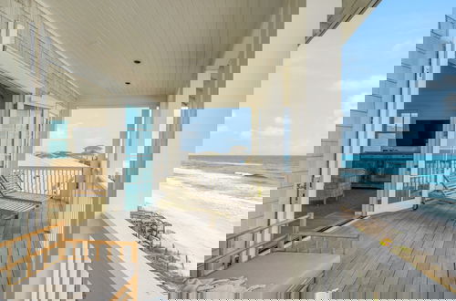 Foto 36 - Marlin by Avantstay Beachfront Mansion w/ 10 Bdrs & Multiple Living Spaces & Kitchens!