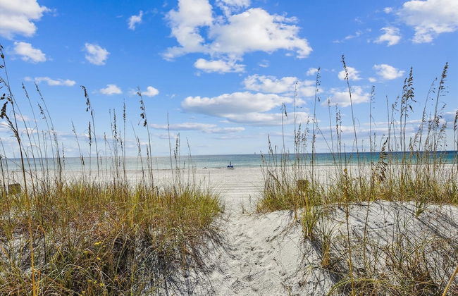 Just Beachy - 5 Bedroom Beach Front Home! Sleeps 20 Home by RedAwning - Photo 44
