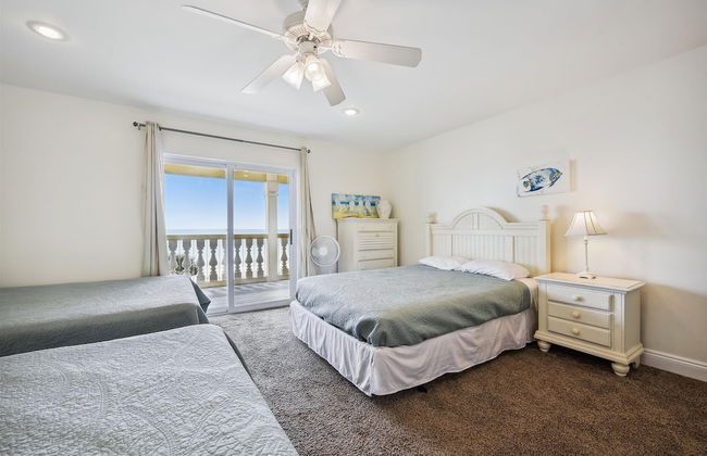 Just Beachy - 5 Bedroom Beach Front Home! Sleeps 20 Home by RedAwning - Photo 12