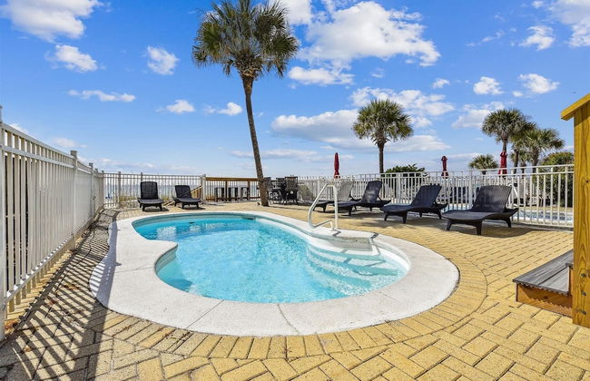 Just Beachy - 5 Bedroom Beach Front Home! Sleeps 20 Home by RedAwning - Photo 31