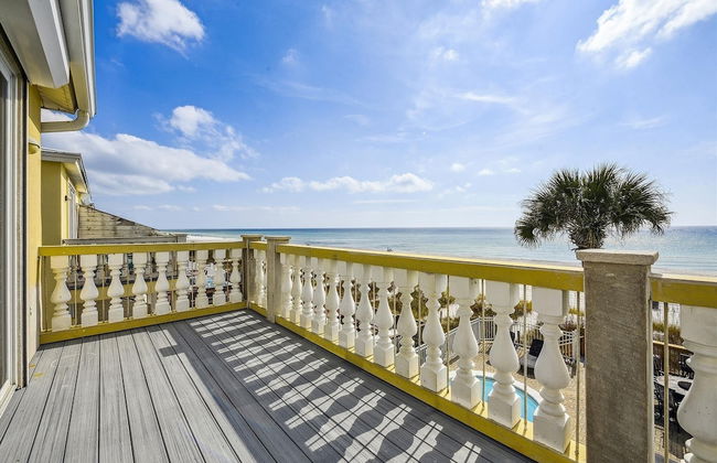Just Beachy - 5 Bedroom Beach Front Home! Sleeps 20 Home by RedAwning - Photo 40