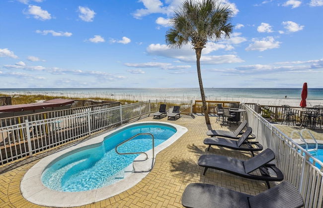 Just Beachy - 5 Bedroom Beach Front Home! Sleeps 20 Home by RedAwning - Photo 33