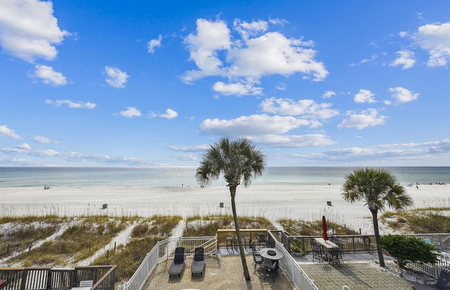 Just Beachy - 5 Bedroom Beach Front Home! Sleeps 20 Home by RedAwning - Photo 45