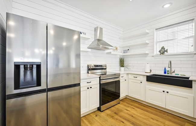 Just Beachy - 5 Bedroom Beach Front Home! Sleeps 20 Home by RedAwning - Photo 15