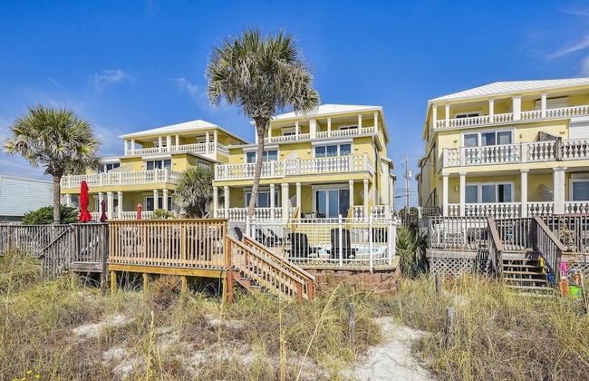 Just Beachy - 5 Bedroom Beach Front Home! Sleeps 20 Home by RedAwning - Photo 48