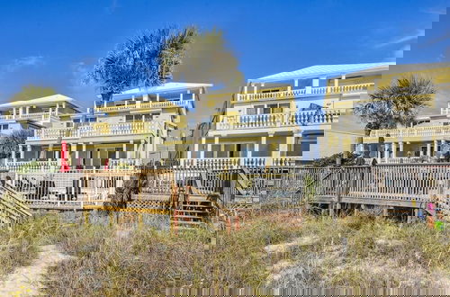 Foto 48 - Just Beachy - 5 Bedroom Beach Front Home! Sleeps 20 Home by RedAwning
