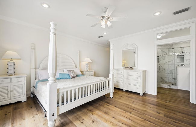 Just Beachy - 5 Bedroom Beach Front Home! Sleeps 20 Home by RedAwning - Photo 5
