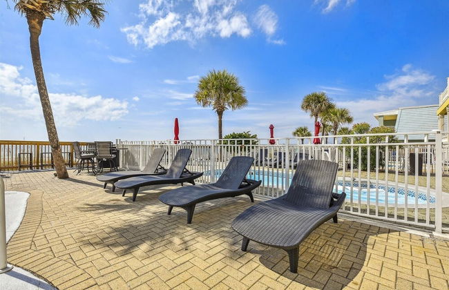 Just Beachy - 5 Bedroom Beach Front Home! Sleeps 20 Home by RedAwning - Photo 42