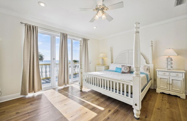 Just Beachy - 5 Bedroom Beach Front Home! Sleeps 20 Home by RedAwning - Photo 4