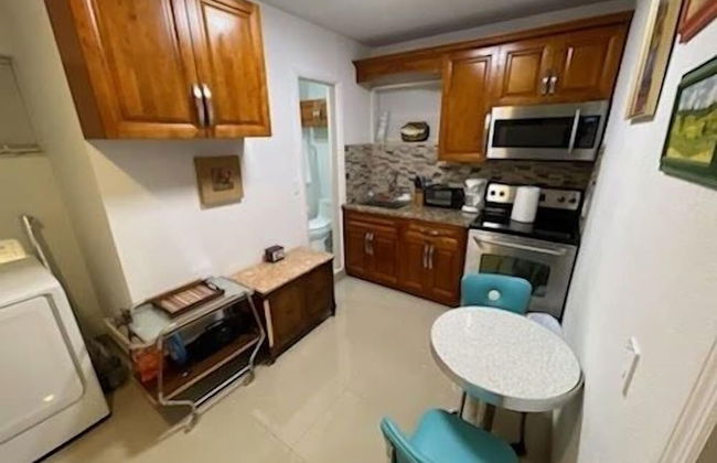 Rim Canal 'yellow House' With Canal Views & Boat Dock 1 Bedroom Cottage by RedAwning - Foto 8