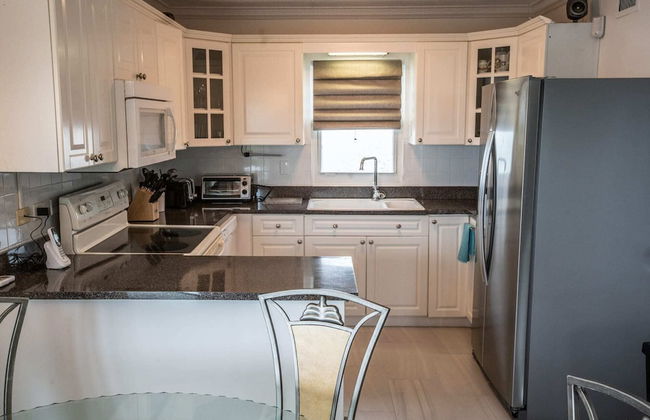 Enjoy Sunsets at Fully Equipped Condo at the Beach - Foto 9