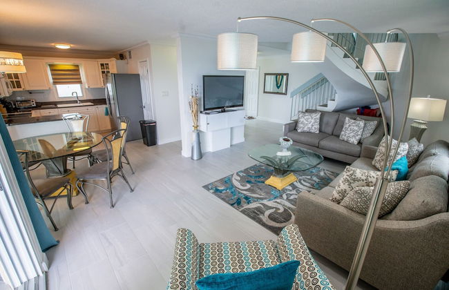 Enjoy Sunsets at Fully Equipped Condo at the Beach - Foto 7