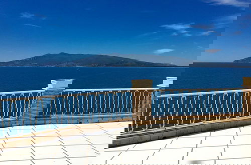 Photo 3 - Mare Degli Angeli Splendid Mediterranean Seaside Villa Gardens Pool Almost Heaven