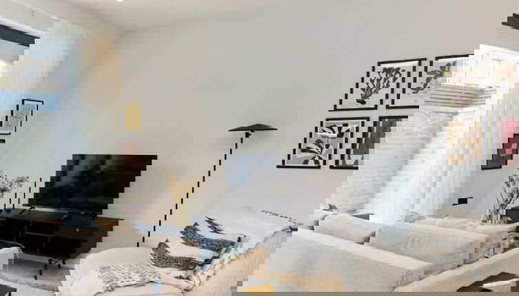 Foto 1 - The Brondesbury Quarters - Modern 2bdr Flat With Balcony Parking