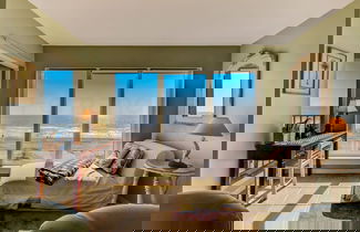 Foto 1 - End Unit Oceanside Condo with Spectacular Ocean View from Living Area by RedAwning