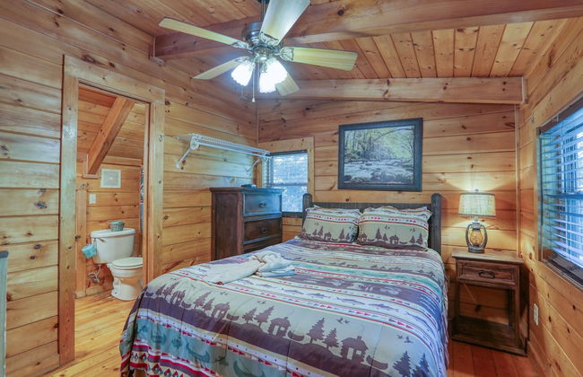 Creek Heaven - 2 Bedrooms, 2 Baths, Sleeps 6 Cabin by RedAwning - Foto 4