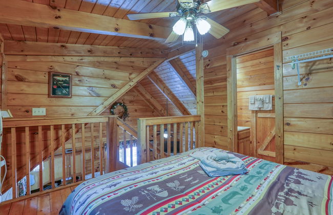 Creek Heaven - 2 Bedrooms, 2 Baths, Sleeps 6 Cabin by RedAwning - Foto 5