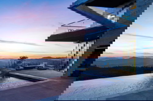 Foto 5 - Belleza by Avantstay Hilltop Mansion w/ Pool, Panoramic Views & Ultra Modern Interior