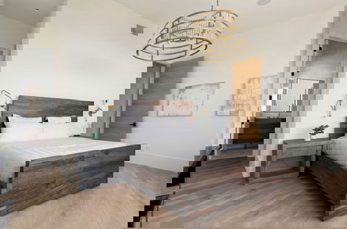Foto 25 - Belleza by Avantstay Hilltop Mansion w/ Pool, Panoramic Views & Ultra Modern Interior