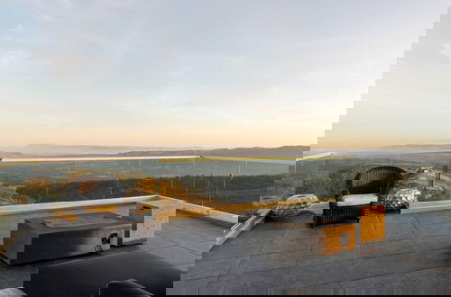 Foto 37 - Belleza by Avantstay Hilltop Mansion w/ Pool, Panoramic Views & Ultra Modern Interior