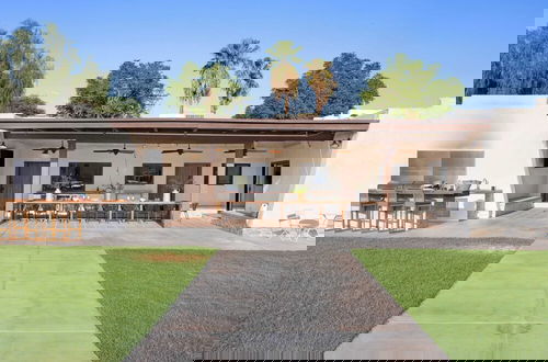 Foto 29 - Starlight Estate by Avantstay 20 People! Architectual Mansion w/ Pool, Tennis Court, Game Room