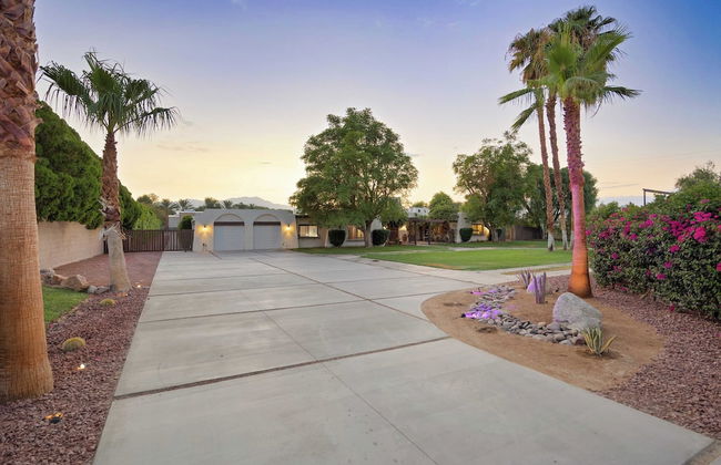 Sleeps 20! Architectural Mansion w/ Pool, Indoor Tennis Court, Game Room Starlight Estate by Avantstay - Foto 55