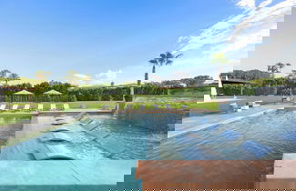 Foto 3 - Starlight Estate by Avantstay 20 People! Architectual Mansion w/ Pool, Tennis Court, Game Room