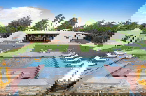 Foto 2 - Starlight Estate by Avantstay 20 People! Architectual Mansion w/ Pool, Tennis Court, Game Room