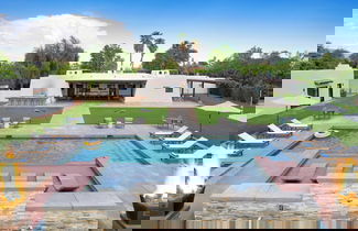 Foto 2 - Starlight Estate by Avantstay 20 People! Architectual Mansion w/ Pool, Tennis Court, Game Room