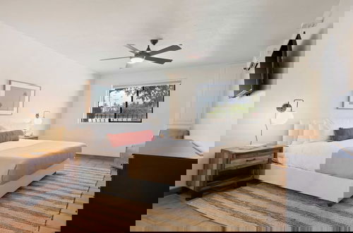 Foto 53 - Starlight Estate by Avantstay 20 People! Architectual Mansion w/ Pool, Tennis Court, Game Room