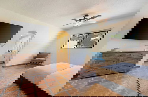 Foto 23 - Starlight Estate by Avantstay 20 People! Architectual Mansion w/ Pool, Tennis Court, Game Room