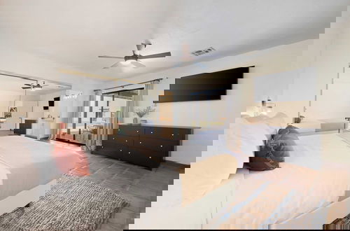 Foto 14 - Starlight Estate by Avantstay 20 People! Architectual Mansion w/ Pool, Tennis Court, Game Room