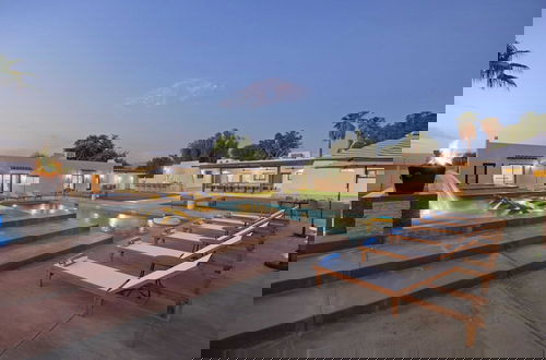 Foto 5 - Starlight Estate by Avantstay 20 People! Architectual Mansion w/ Pool, Tennis Court, Game Room