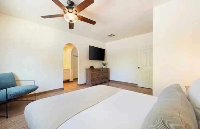 Sleeps 20! Architectural Mansion w/ Pool, Indoor Tennis Court, Game Room Starlight Estate by Avantstay - Foto 24