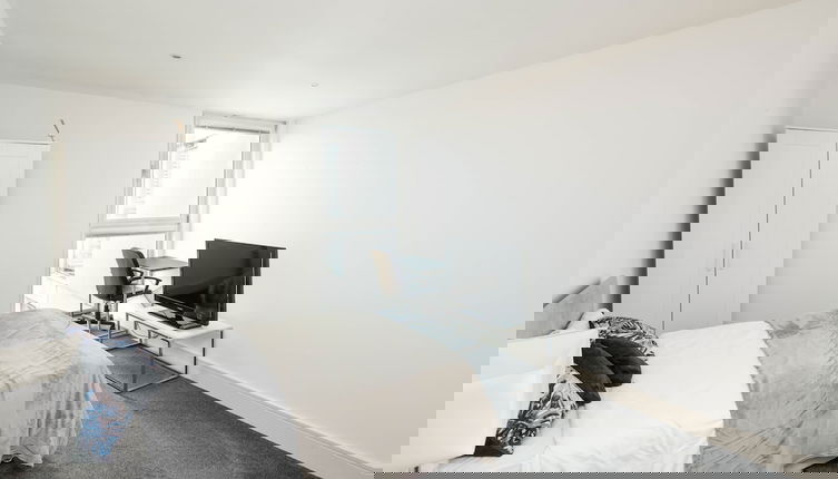 Foto 1 - Immaculate 1-bed 1-bath Apartment in London Area