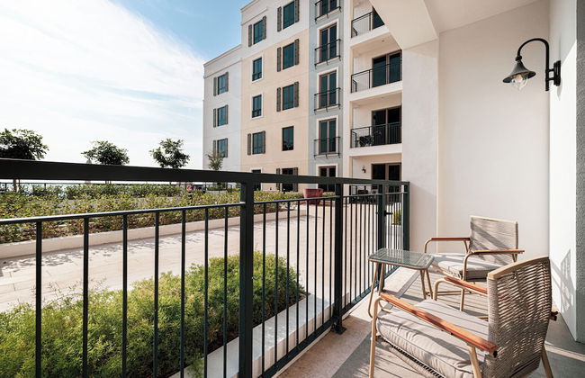 Quiet Place 1BR La Rive 2 Jumeirah - Photo 8